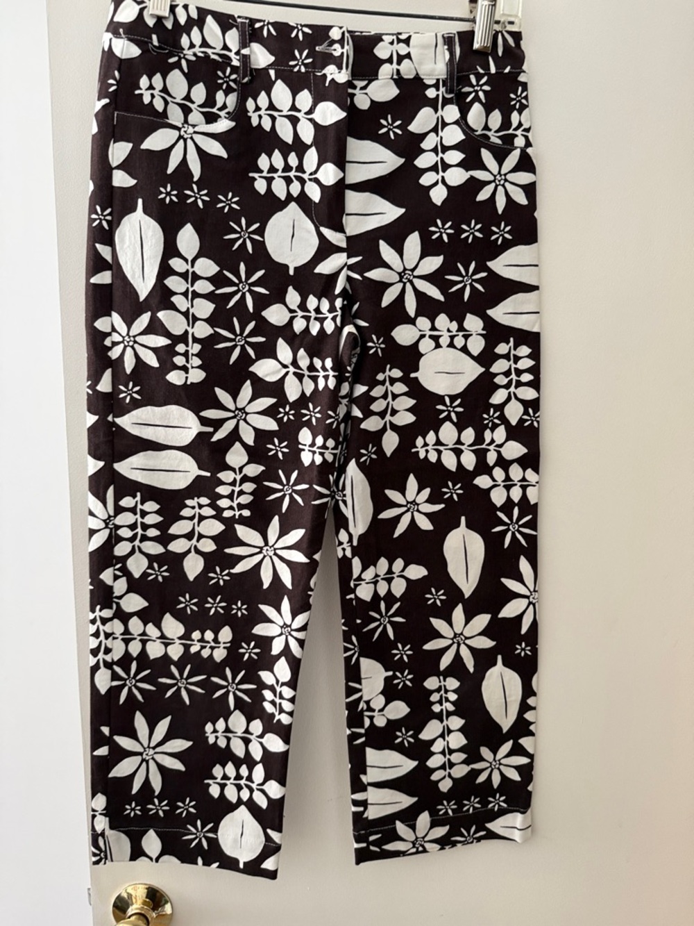 Talbots Black and White Floral Capri Pants